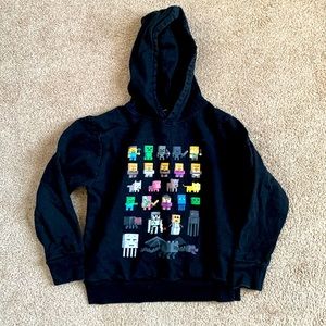 Boys Minecraft hoodie size 6-8.